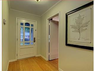 3rd image of 225 Lexington Dr