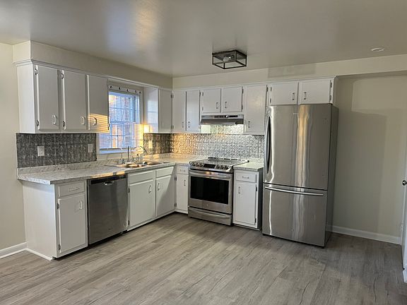 5th image of 339 Skyline Pl Front 339