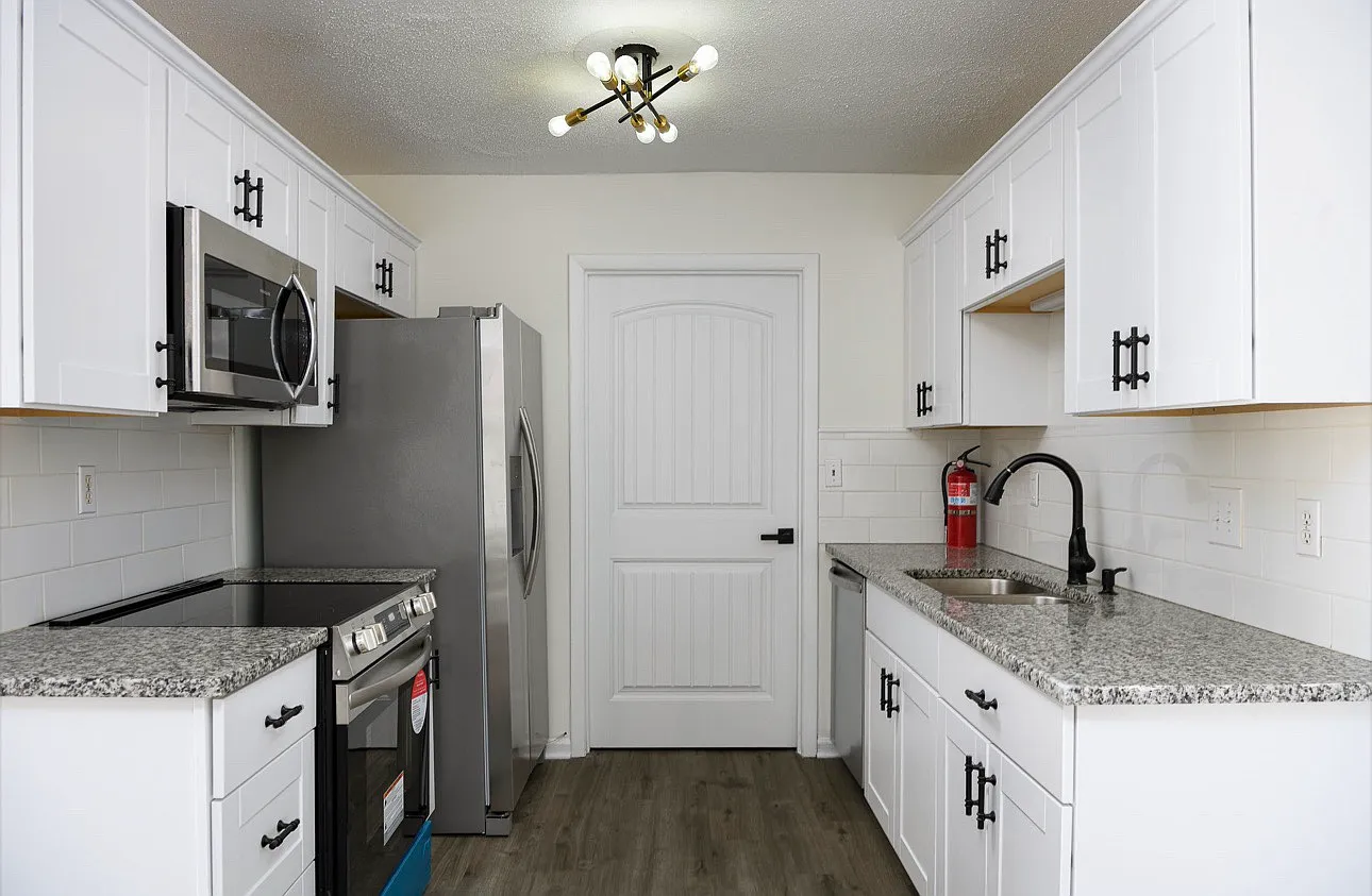 3 bed, 1175 sqft, $1,500 — Photo 2