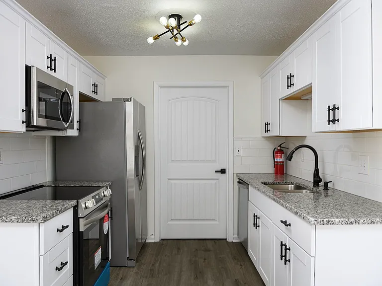2200 Sunderland Rd #14A — Photo 2