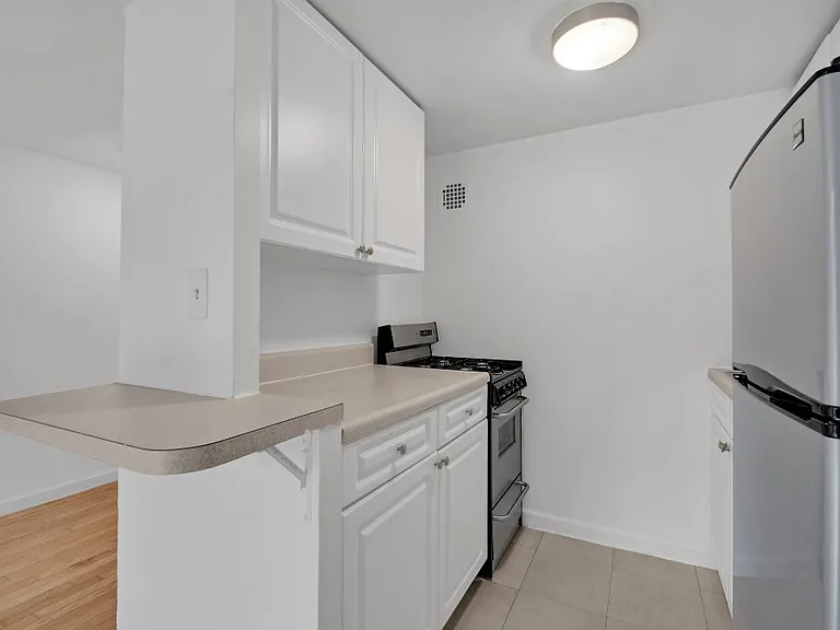 220 E 22nd St #6O — Photo 1