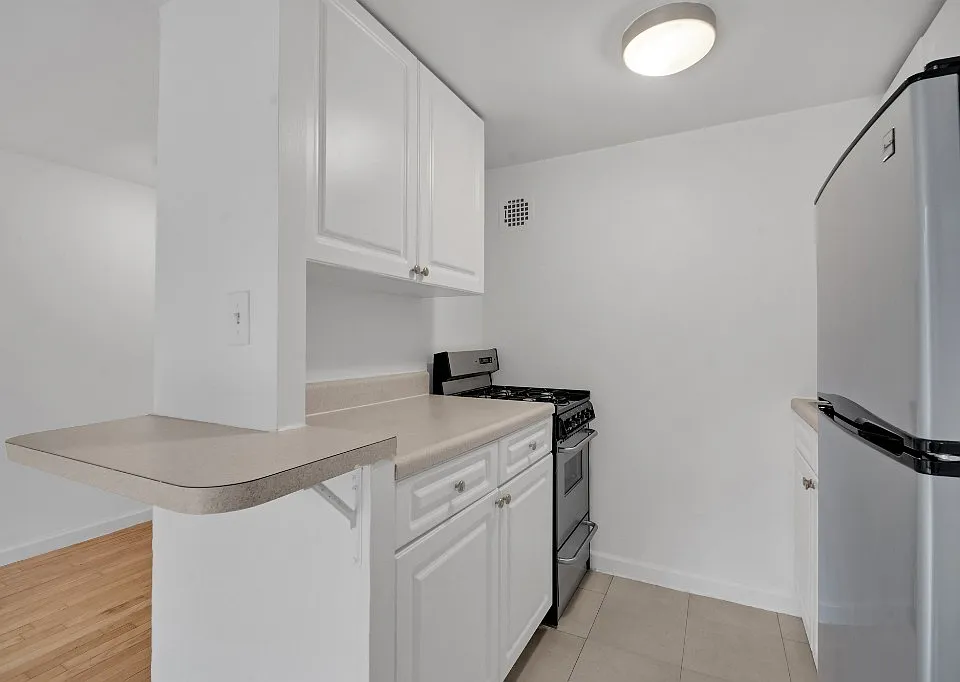 220 E 22nd St #6O