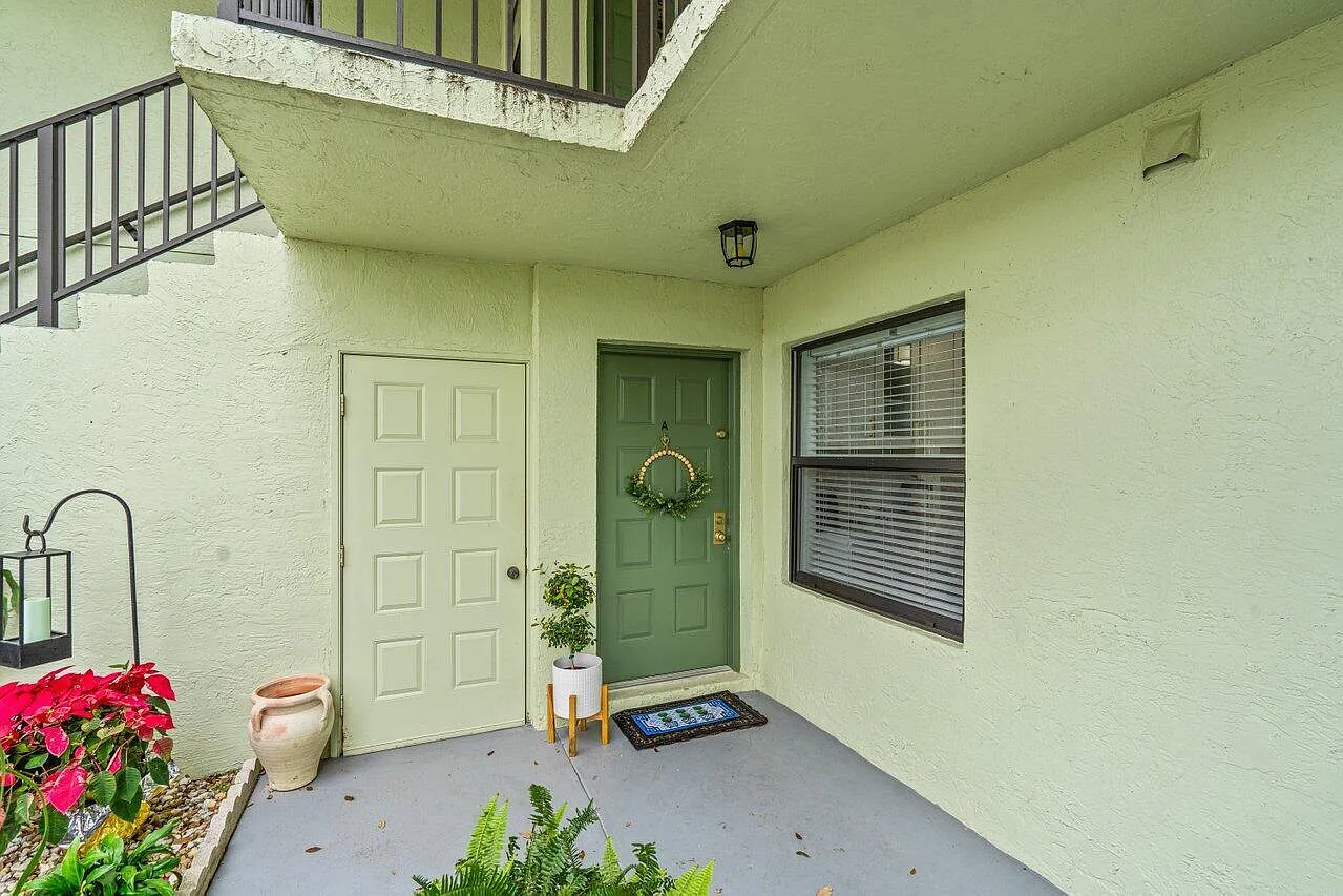 3 bed, 2.0 bath, 1400 sqft, $4,000 — Photo 3