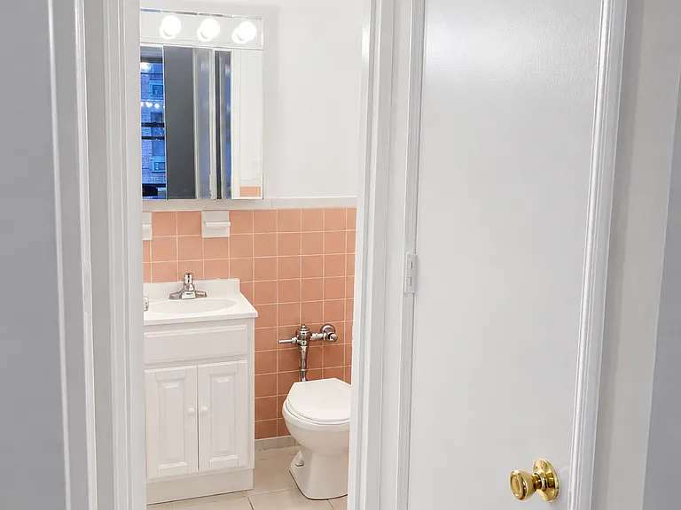 1580 E 18th St #5K — Photo 4