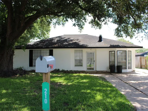 210 Brigadoon Ln, Friendswood, TX 77546
