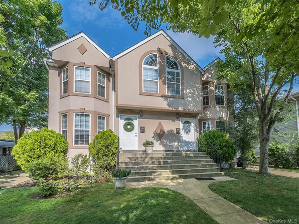 30 Hickory Rd #A, Pt Washington, NY 11050