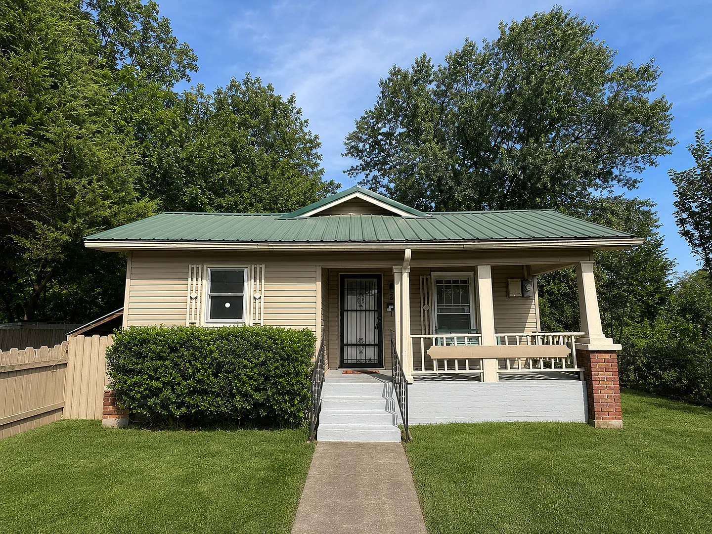 3 Bedroom/ 1.5 Bath Available Now! — Photo 1