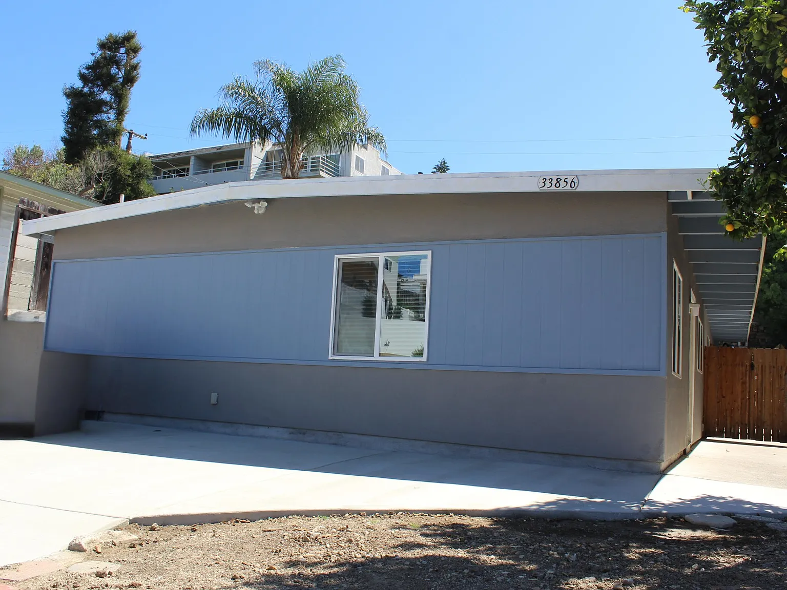 2 bed, 900 sqft, $3,300 — Photo 1