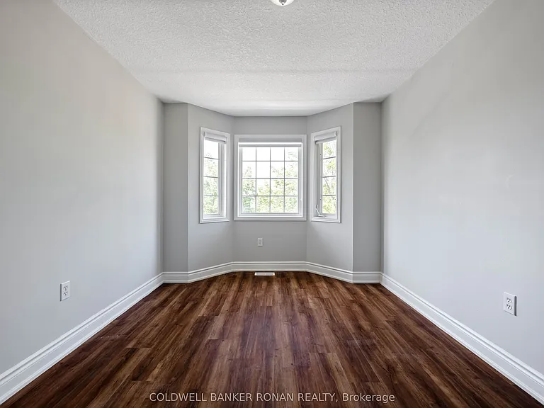 77 Montgomery Blvd — Photo 33