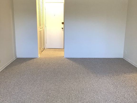 4th image of 1022 W Catalpa Ave APT 205
