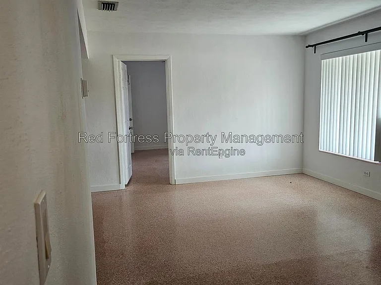 1531 Grace Ave — Photo 9