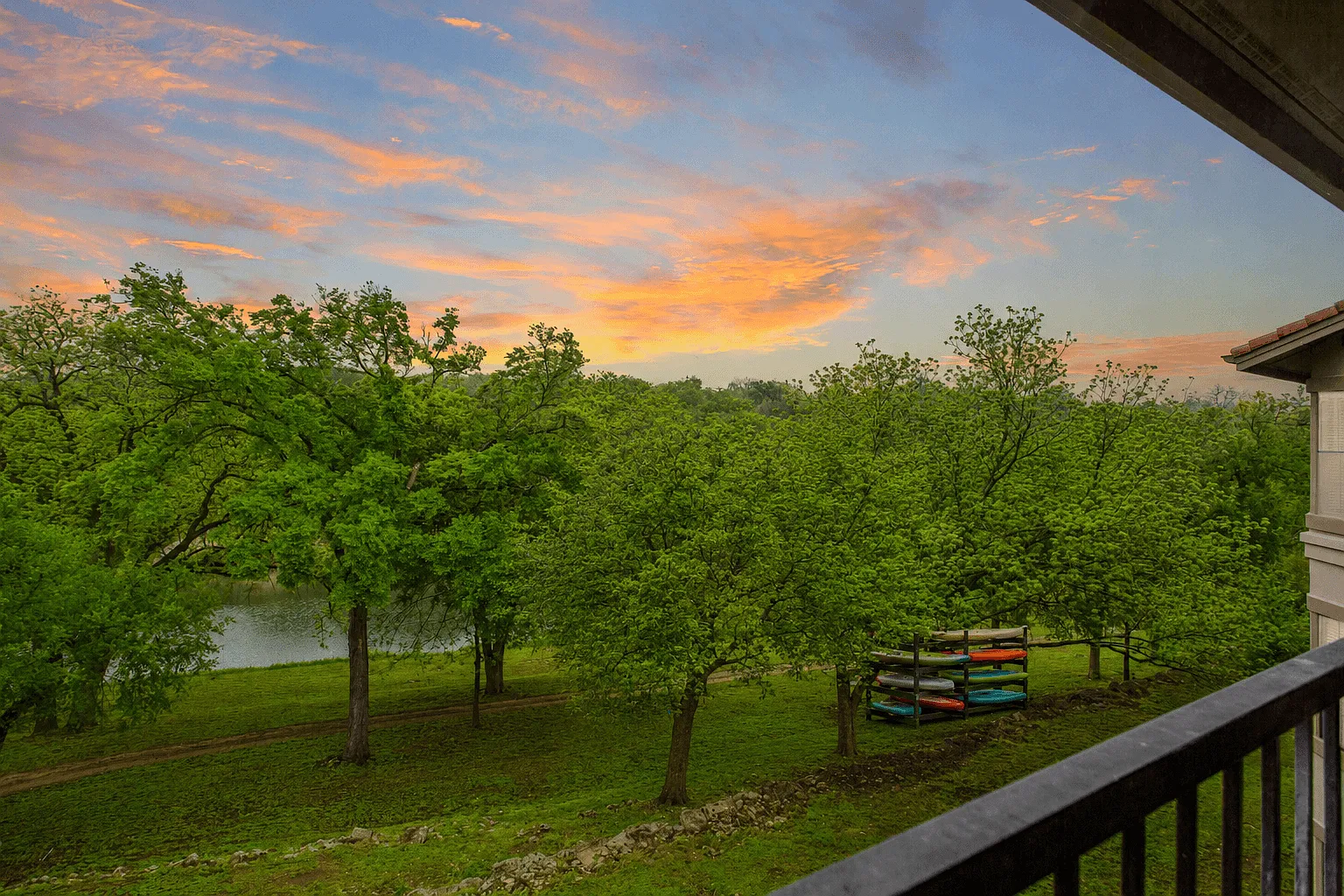 Waters Edge Apartment Homes — Photo 3
