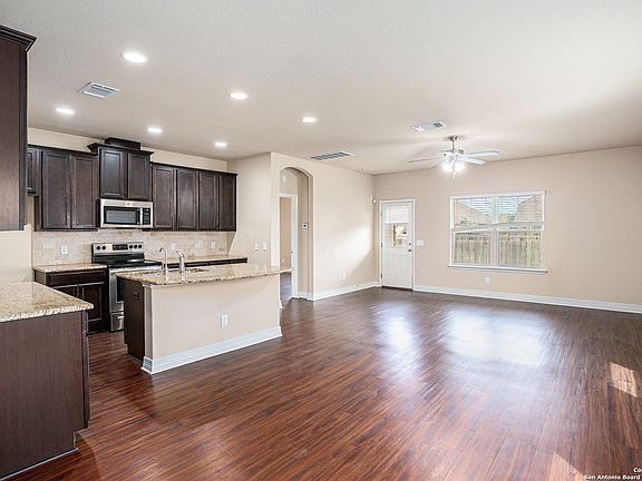 3rd image of 753 Cornflower Ct