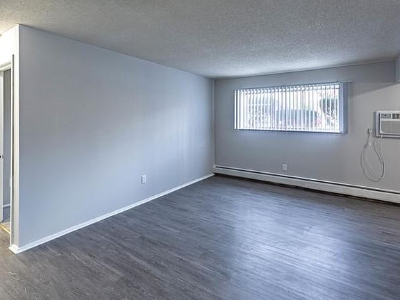 3rd image of 4889 Fontaine Blvd