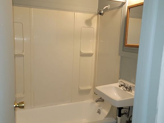 3rd image of 4505 E Linwood Blvd