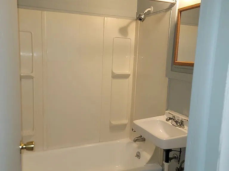 4505 E Linwood Blvd — Photo 3