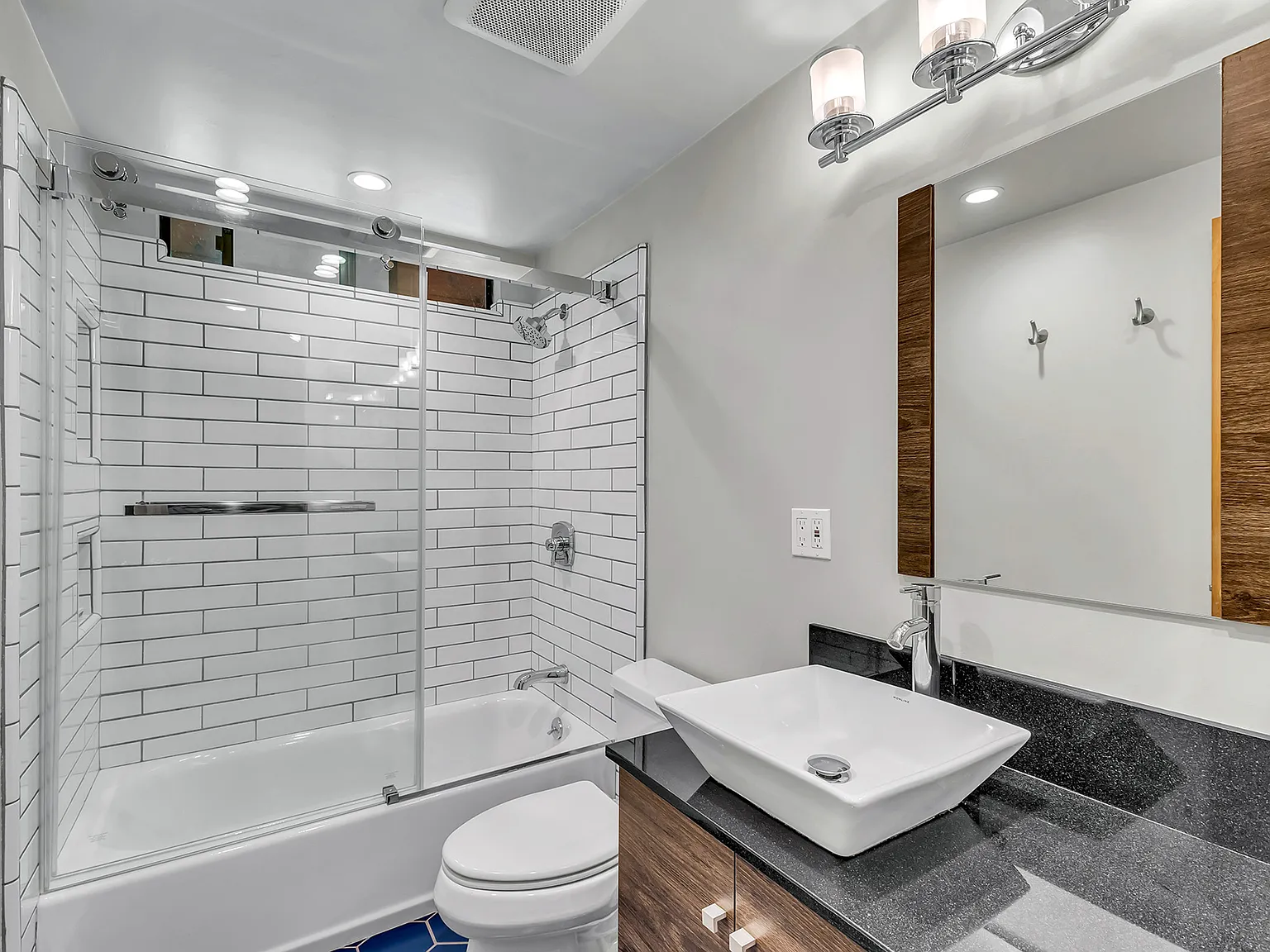 25220 Lodge Rd — Photo 2