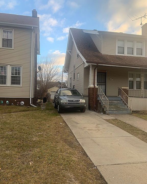 2nd image of 250 McLean St