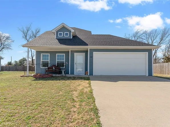 303 Fieldstone Cir, Gravette, AR 72736