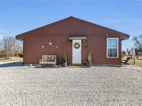 42 Illinois Dr, Linn Valley, KS 66040