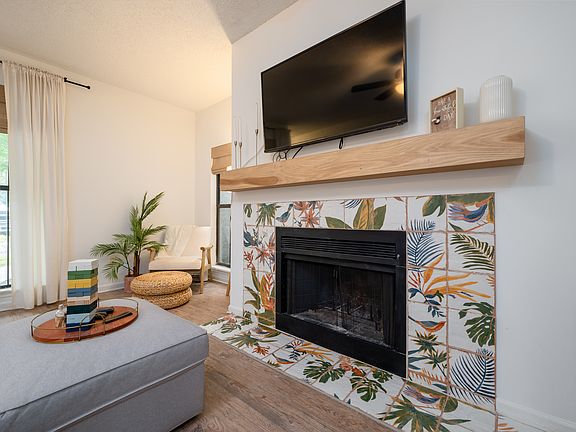 4th image of 1101 Wood Hill Pl #1101