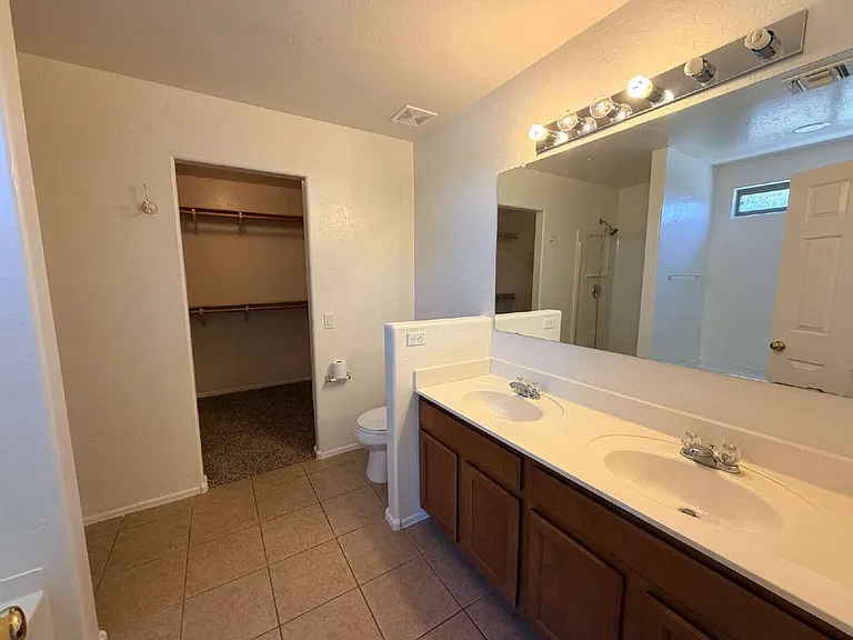 2344 E Meadow Creek Way — Photo 13