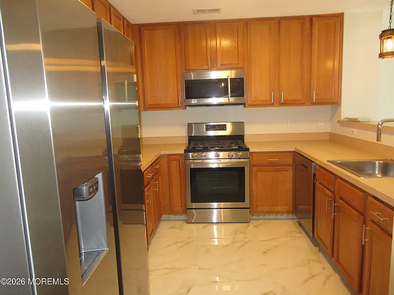 30 Oxford Ct — Photo 8