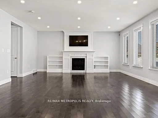925 Lakewood Cres — Photo 5