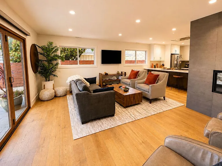 5 Enterprise Dr — Photo 1