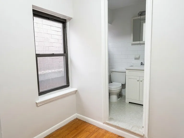 349 E 51st St #5RE — Photo 5