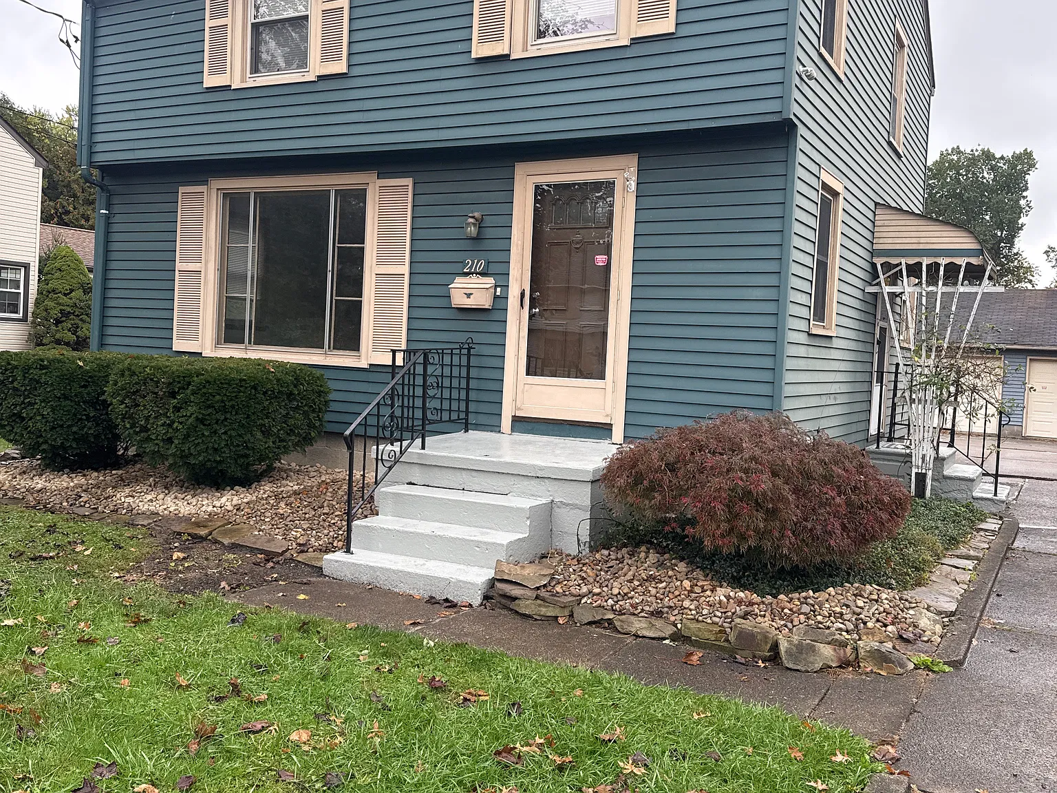 3 bed, 1245 sqft, $1,275 — Photo 1