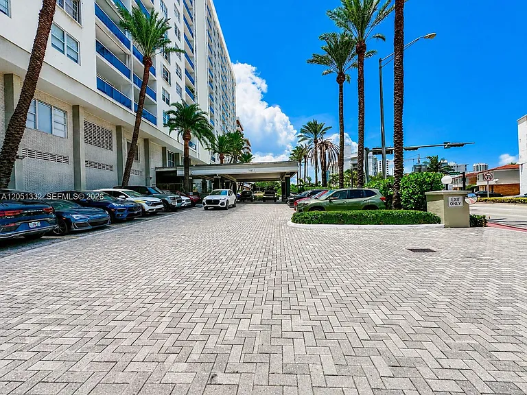 6770 Indian Creek Dr #12R — Photo 18