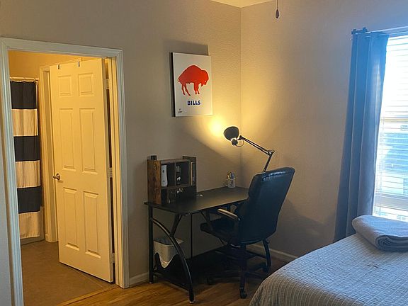 5th image of 600 13th St APT 746