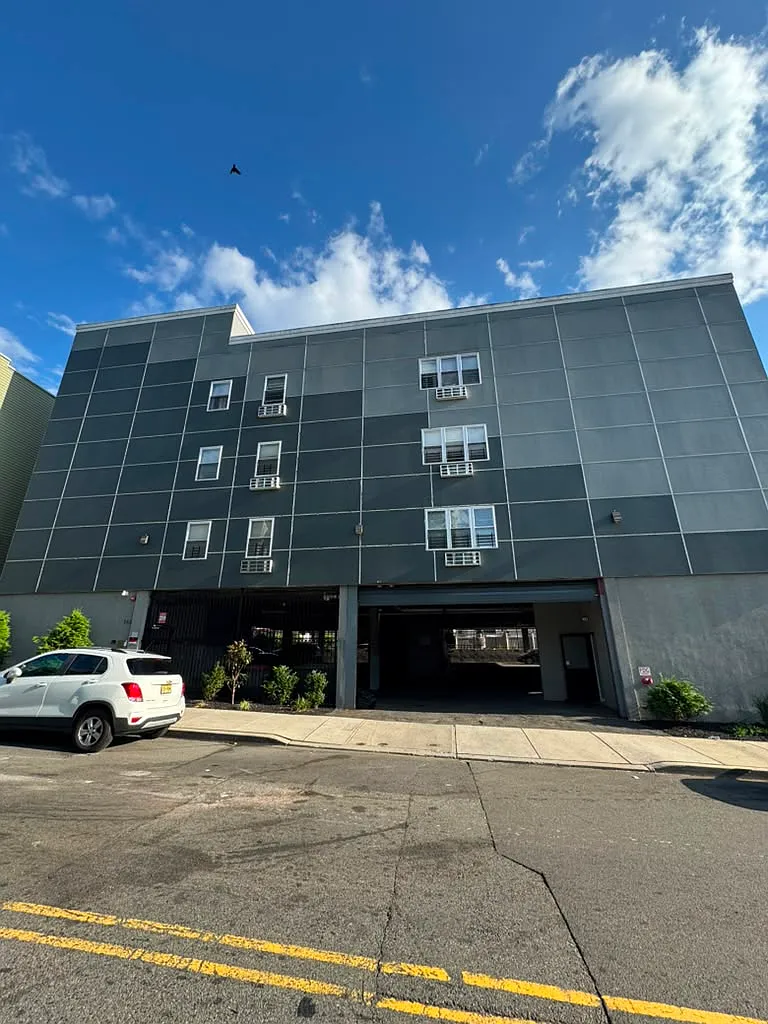 1 bed, $1,718 — Photo 2