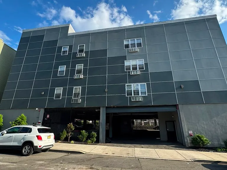 145 Hamilton Ave — Photo 1