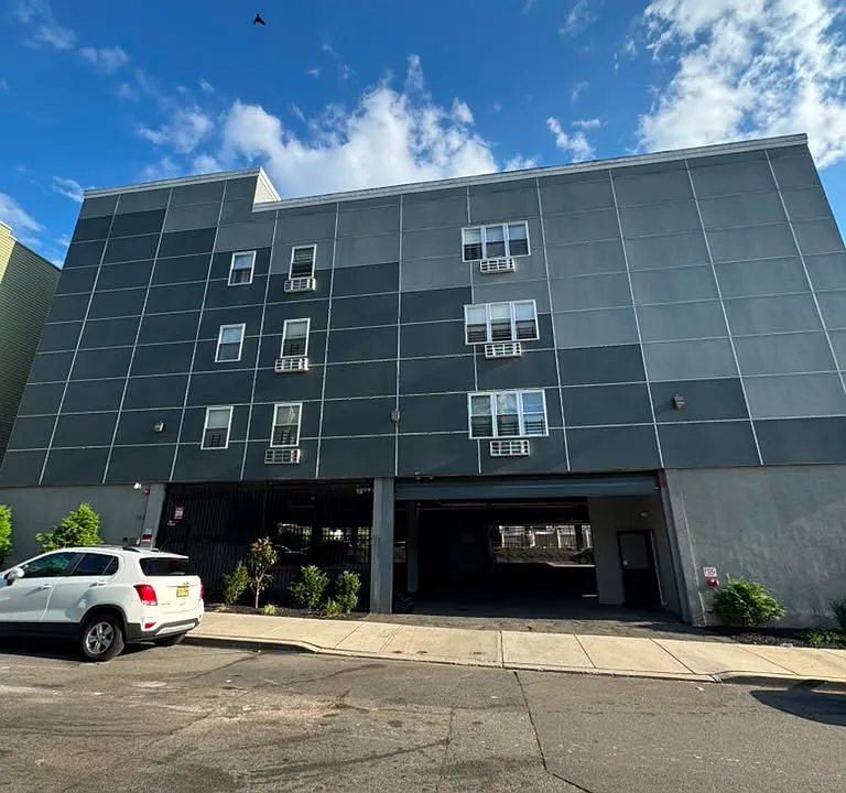 145 Hamilton Ave