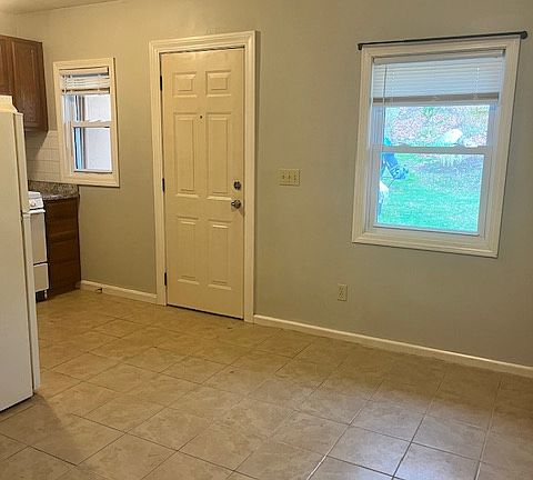 3rd image of 115 Crystal Lake Rd #15