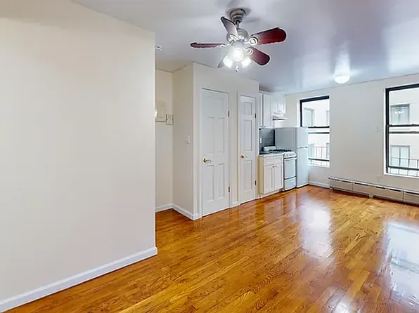 1365 1st Avenue image 1 of 5