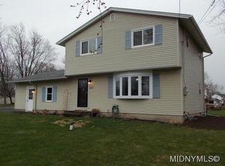 8 Holly Ln, Liverpool, NY