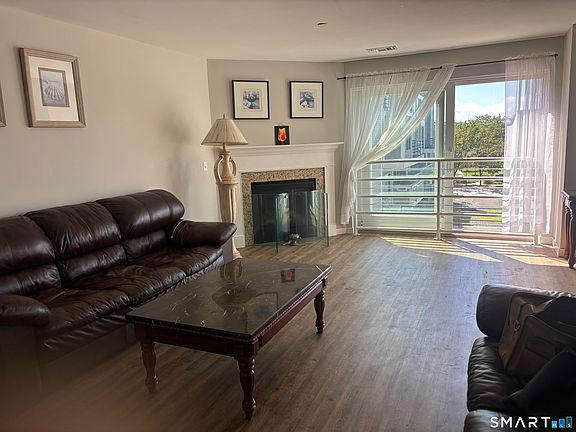 2nd image of 133 Harbour Close #133