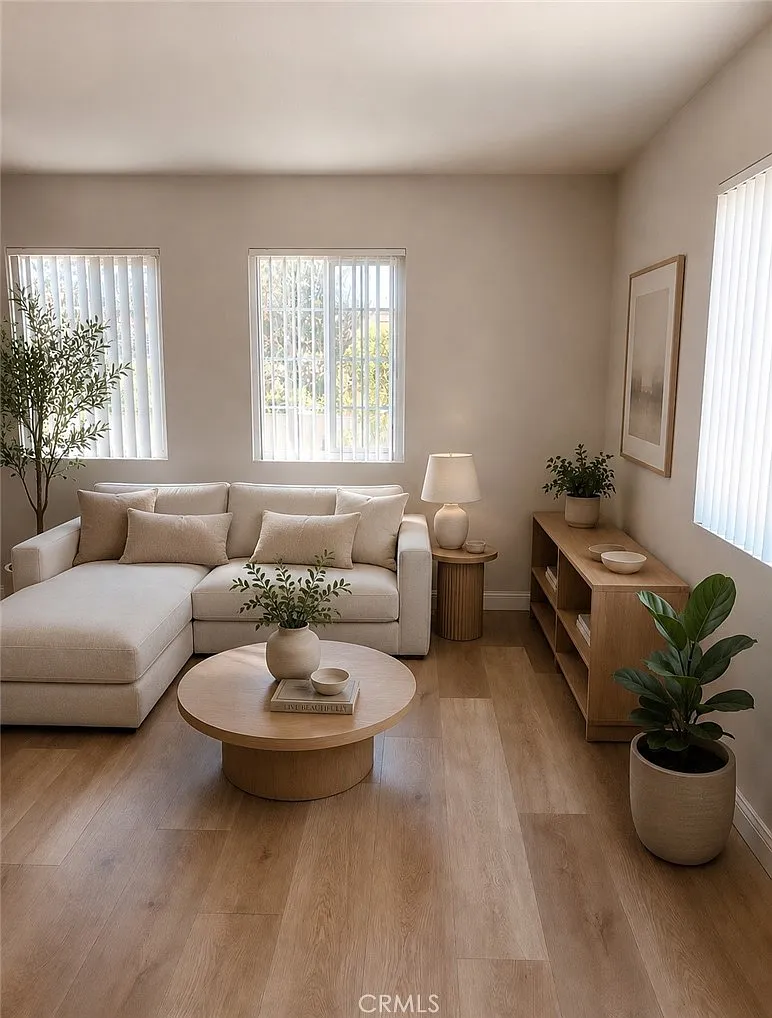 3 bed, 1100 sqft, $3,195 — Photo 1