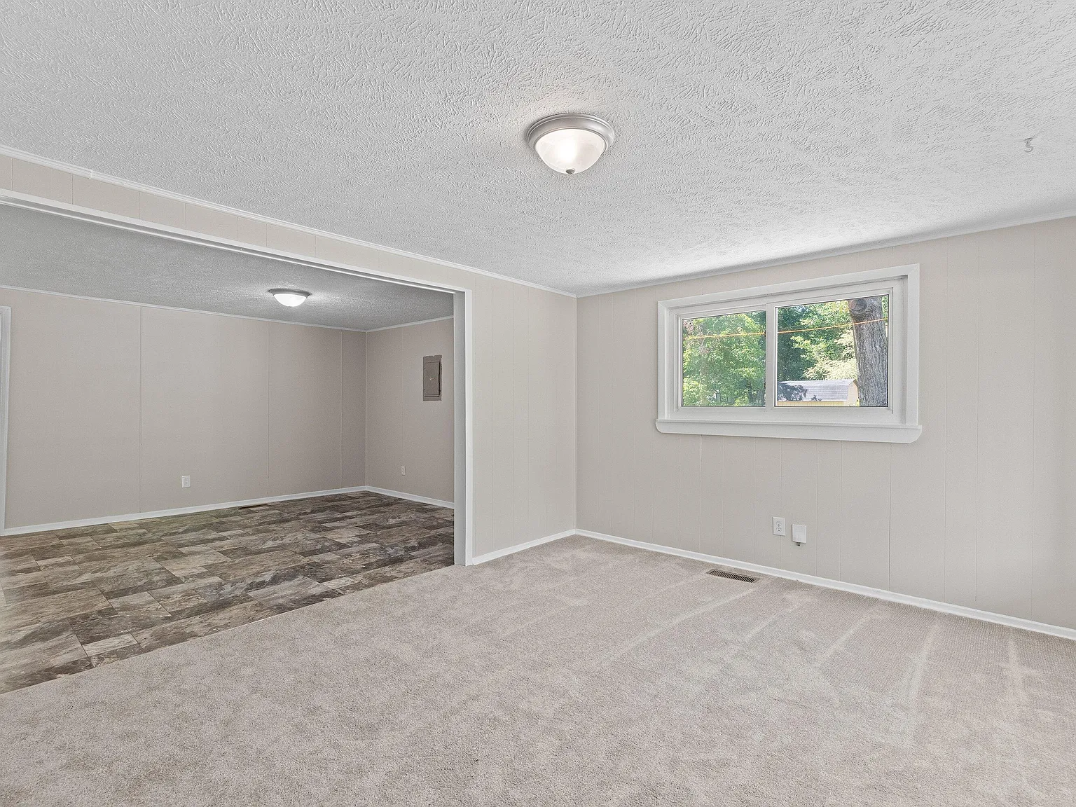 4 bed, 1315 sqft, $2,095 — Photo 4