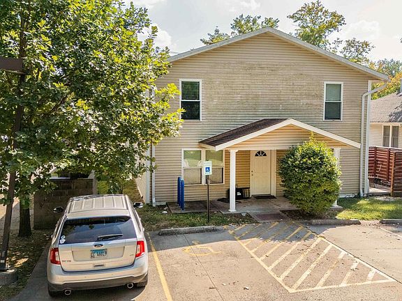 3rd image of 902 W Mill St #904-906-908