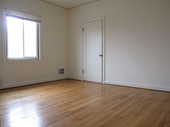 2nd image of 1410 32nd Ave #102