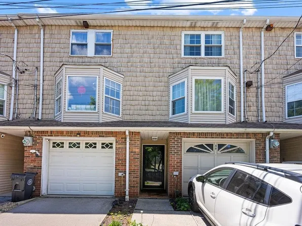 34 Francine Ln, Staten Island, NY 10314