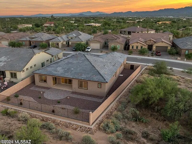 10623 N Iron Peak Dr — Photo 3