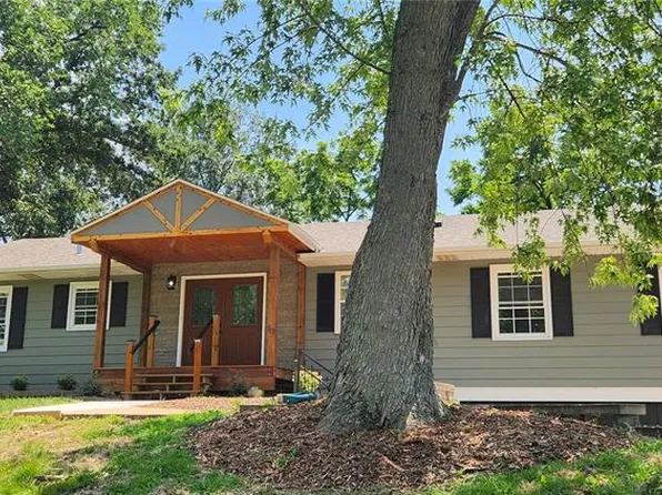 216 Hillsdale Dr, Ballwin, MO 63011