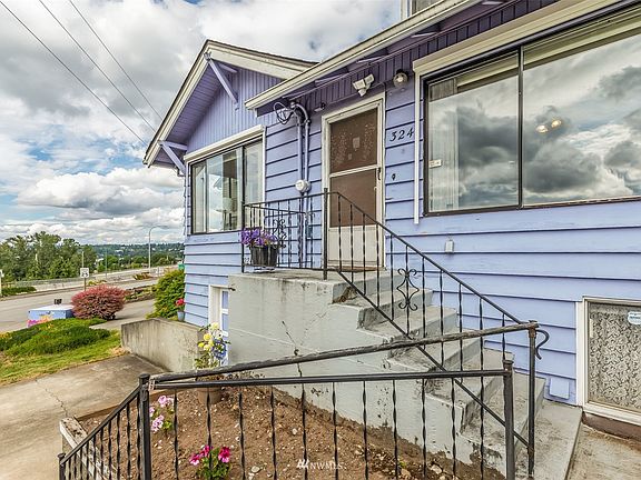 Home sits high above the Valley offering Unsurpassed Views of the Valley, Lake Washington & Surrounding Olympic Mountains.>