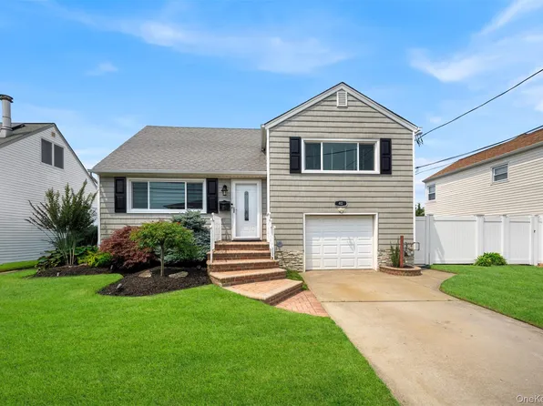 40 Martha Street, Freeport, NY 11520