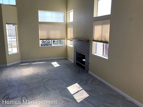 4th image of 624 Iona Ct